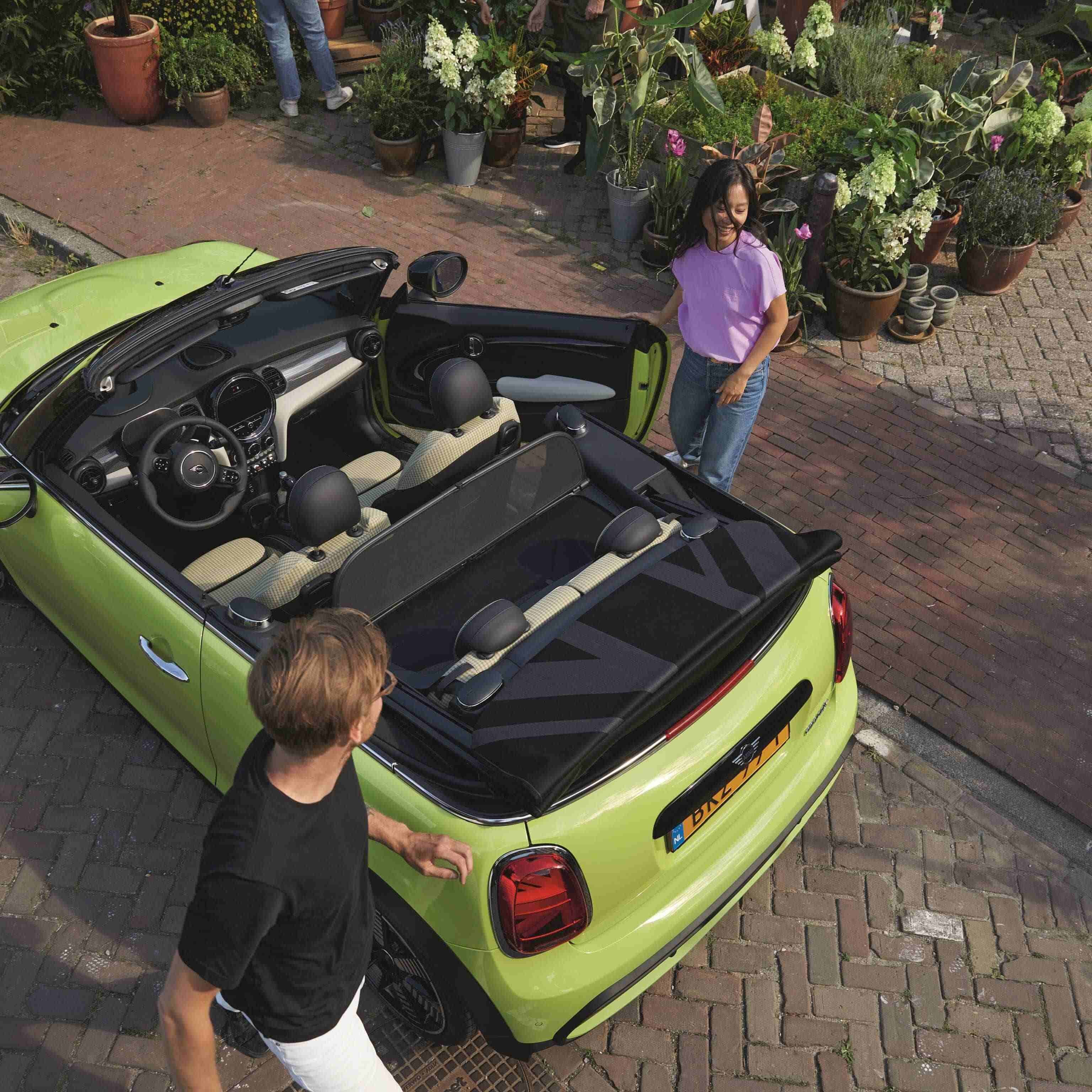 MINI CABRIO VIEW FROM ABOVE